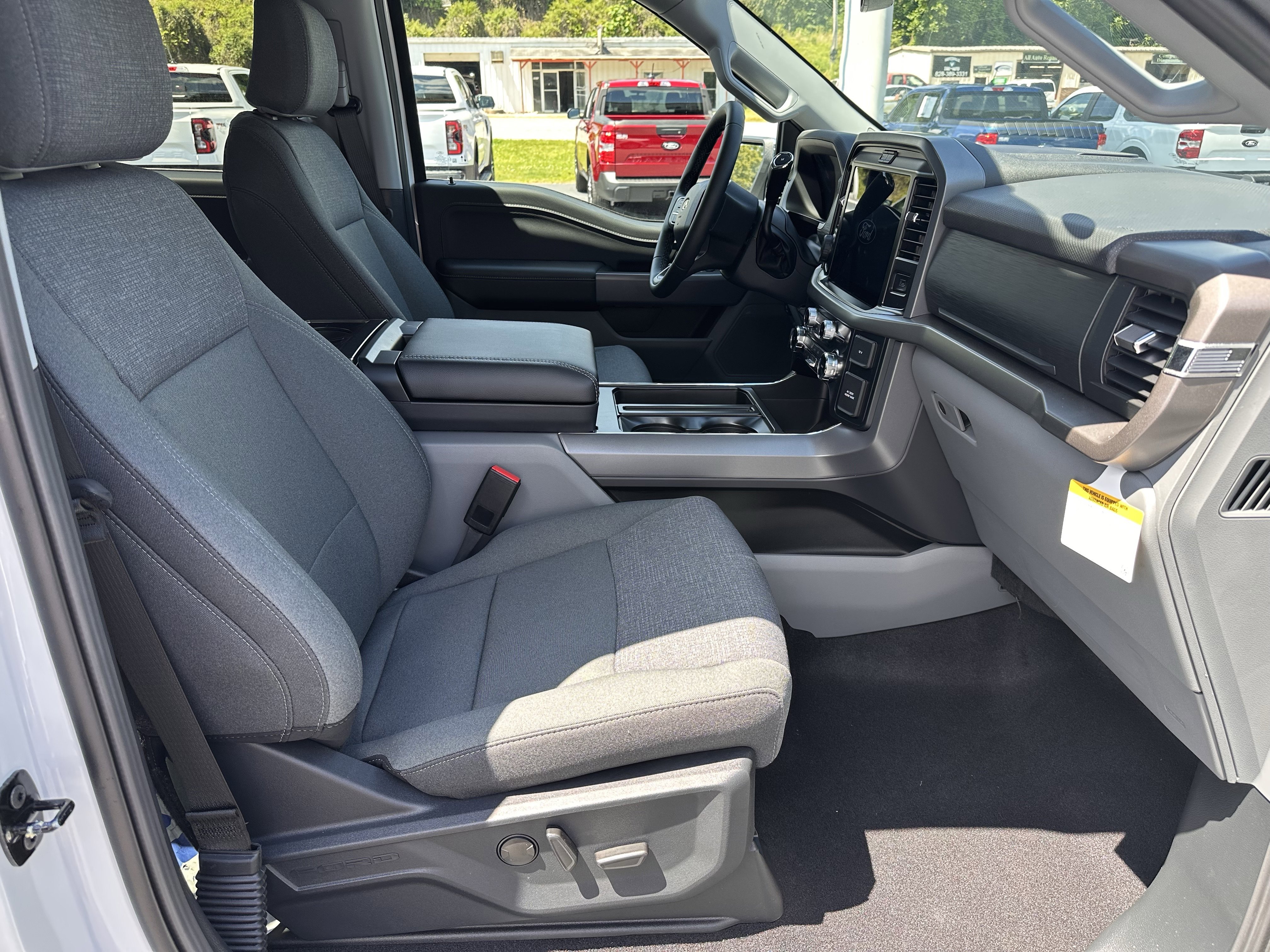 New 2026 Oxford White Ford XLT image 15