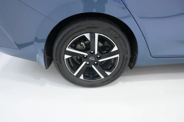 Used 2025  Nissan SV image 6