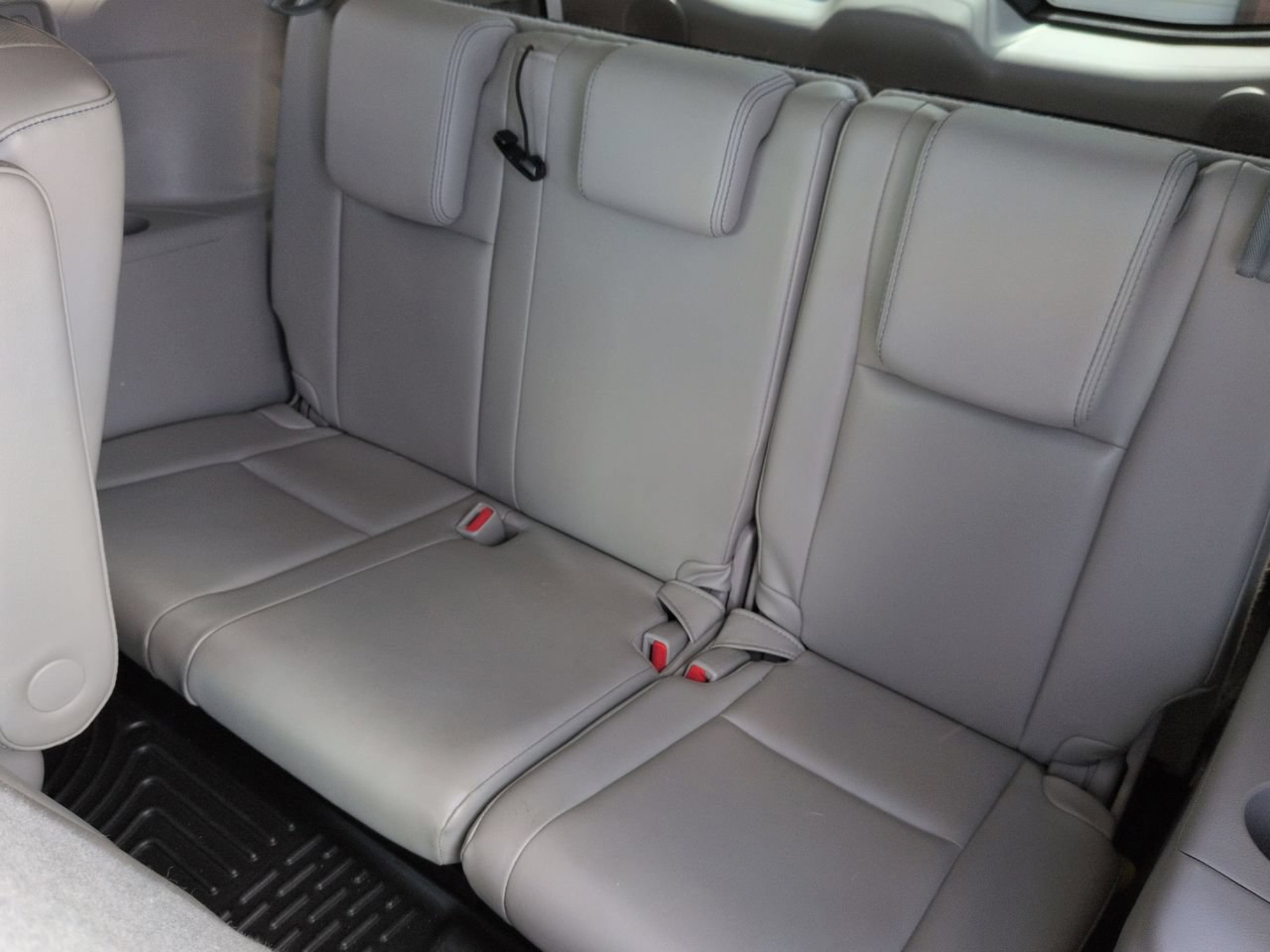 Used 2015 Silver Sky Metallic Toyota Limited image 10