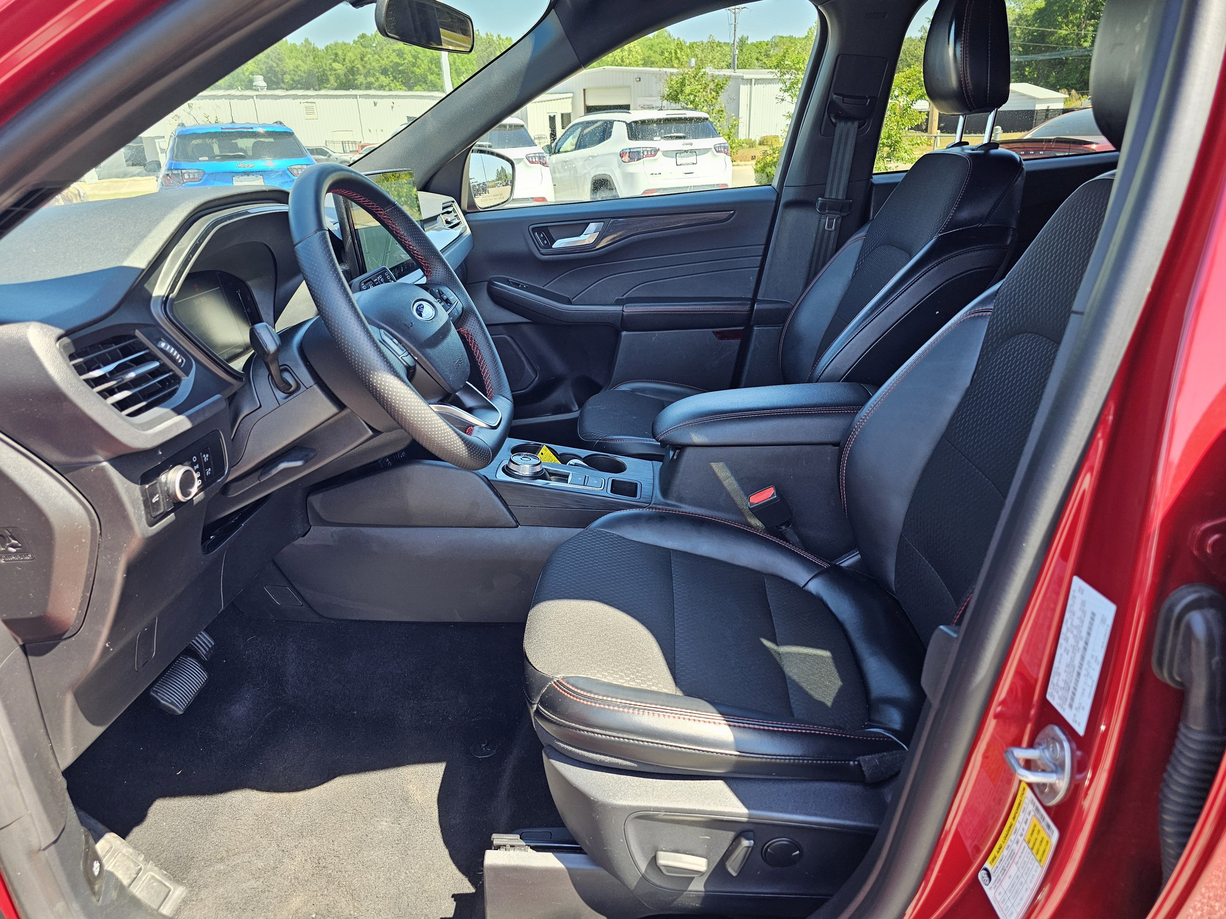 2025 Ford Escape ST-Line - Photo 17