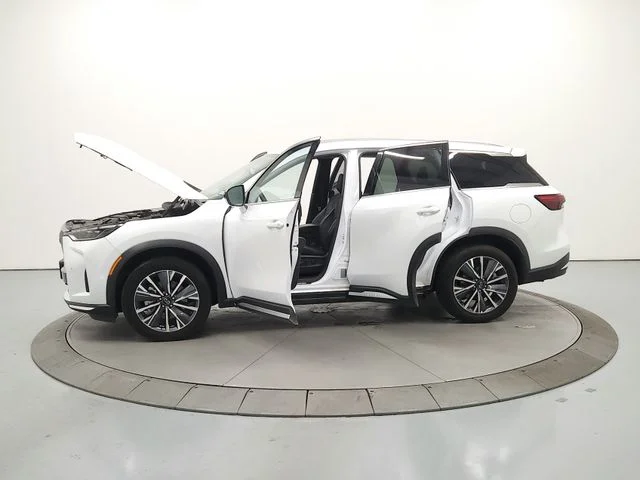 Used 2026 White INFINITI LUXE image 13