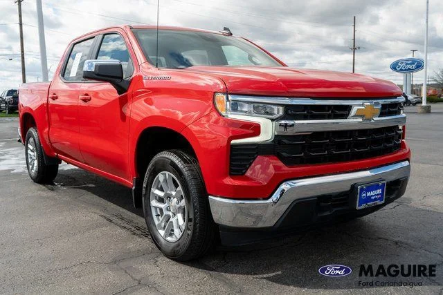 Used 2023 Red Chevrolet LT image 4