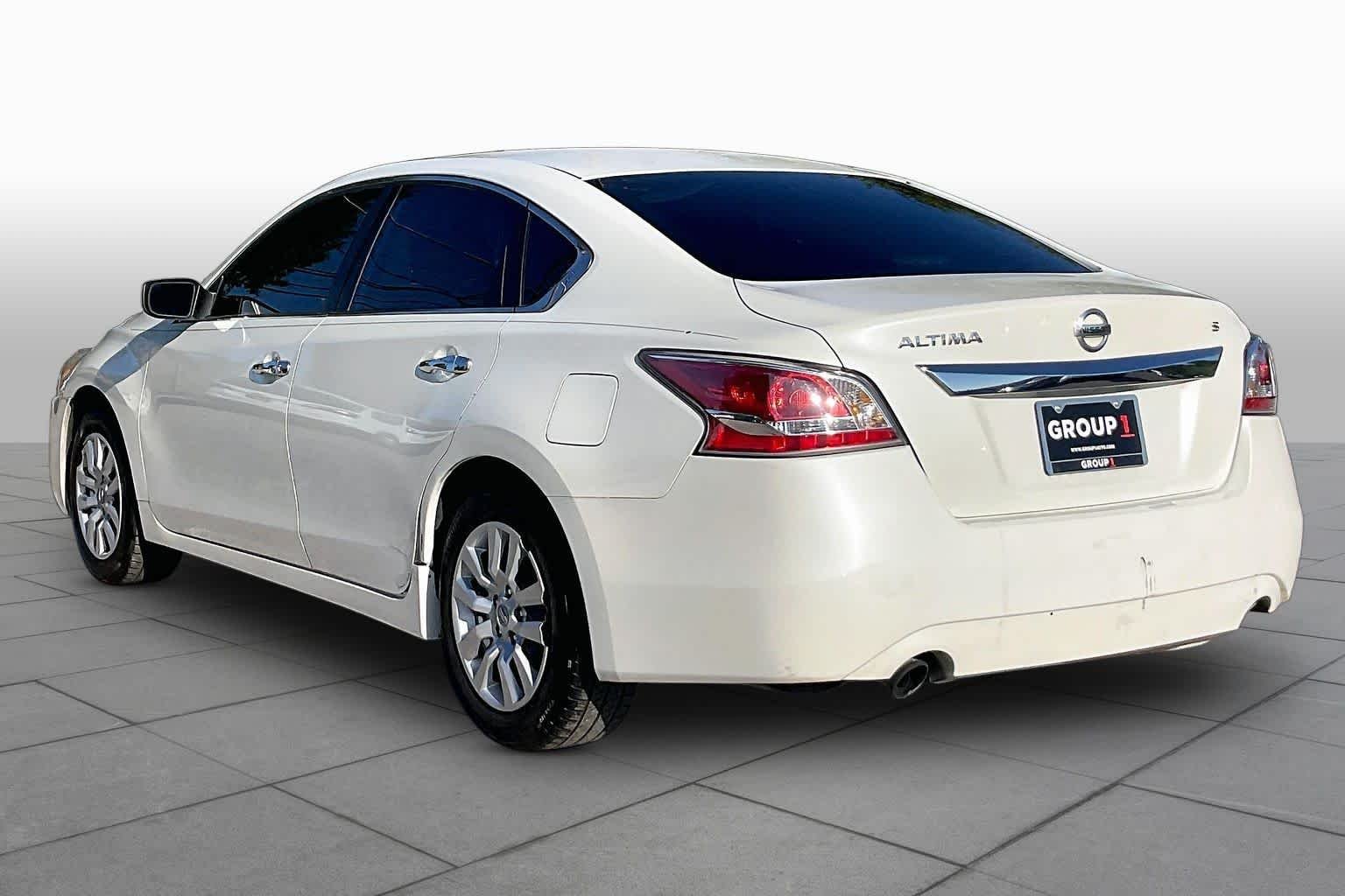 Used 2015 Pearl White Nissan 2.5 S image 11