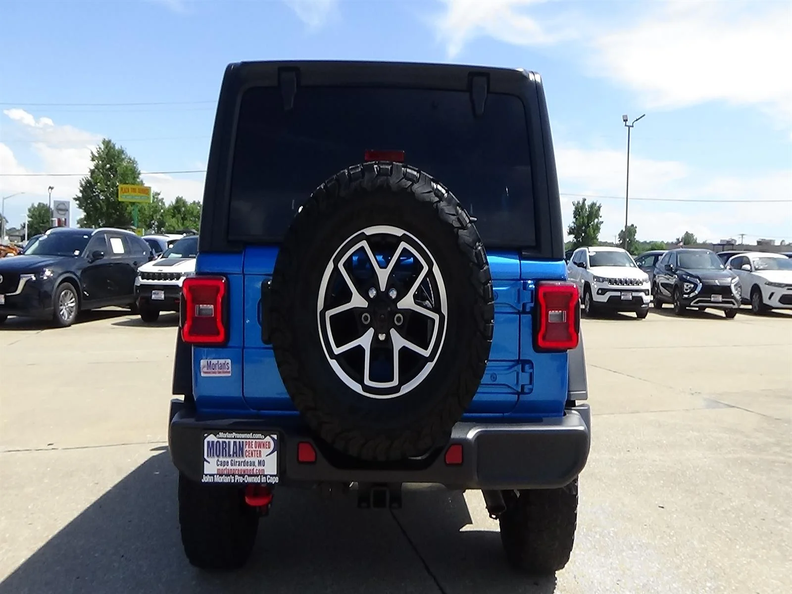 Used 2024 Hydro Blue Pearl Coat (pbj) Jeep Rubicon image 7