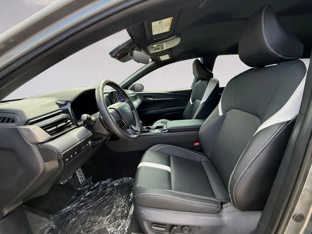 Used 2025  Toyota SE image 10