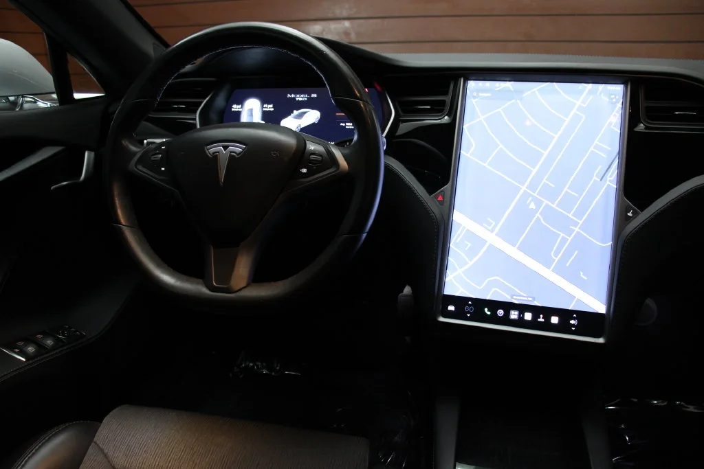 Used 2018 Obsidian Black Metallic Tesla  image 27