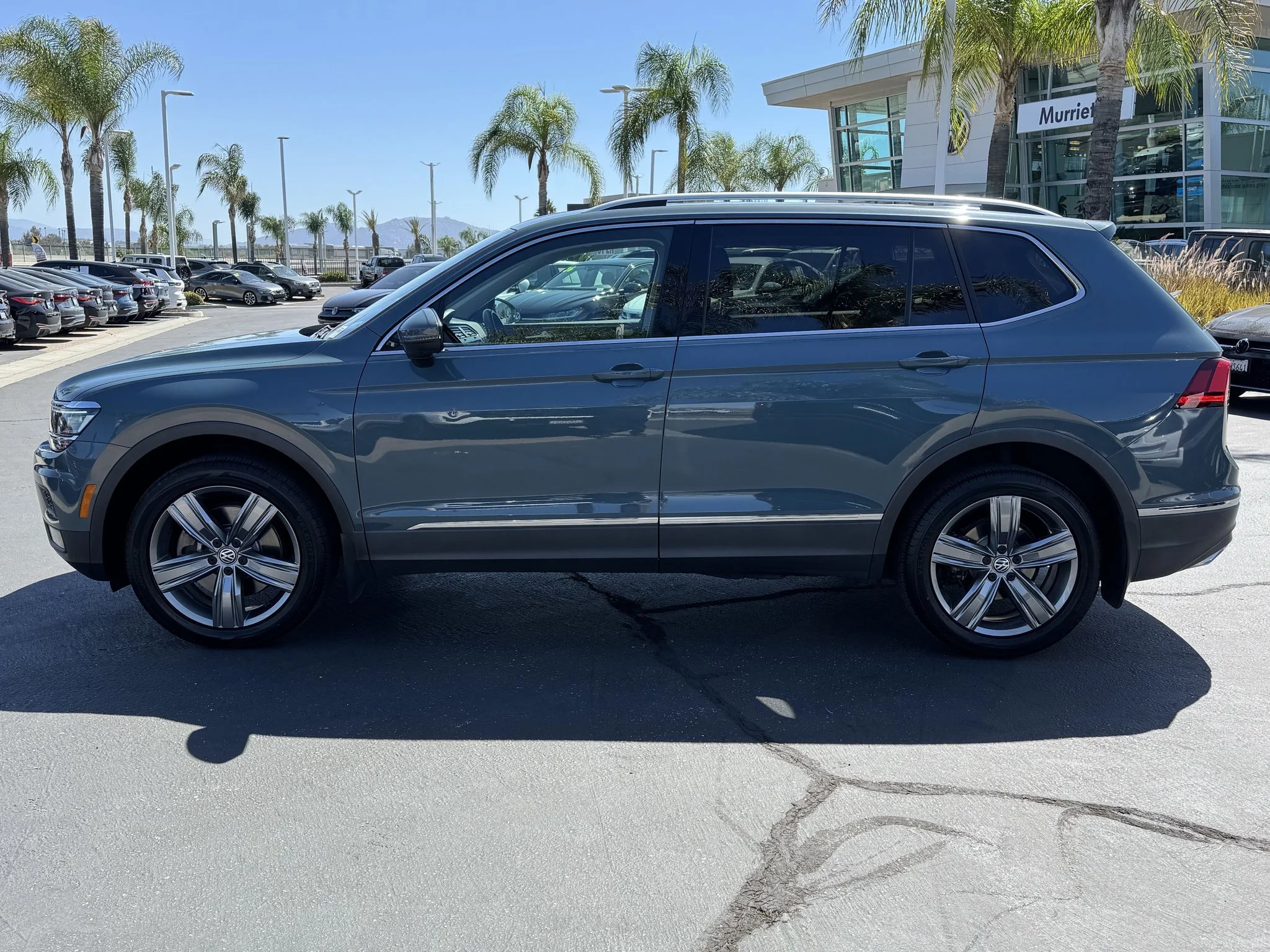 Used 2019 Stone Blue Metallic Volkswagen SEL Premium image 4