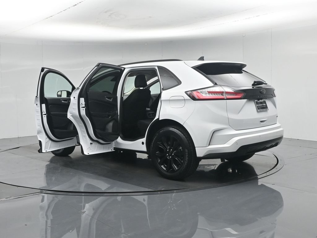 Certified Used 2022 White Ford SE image 31