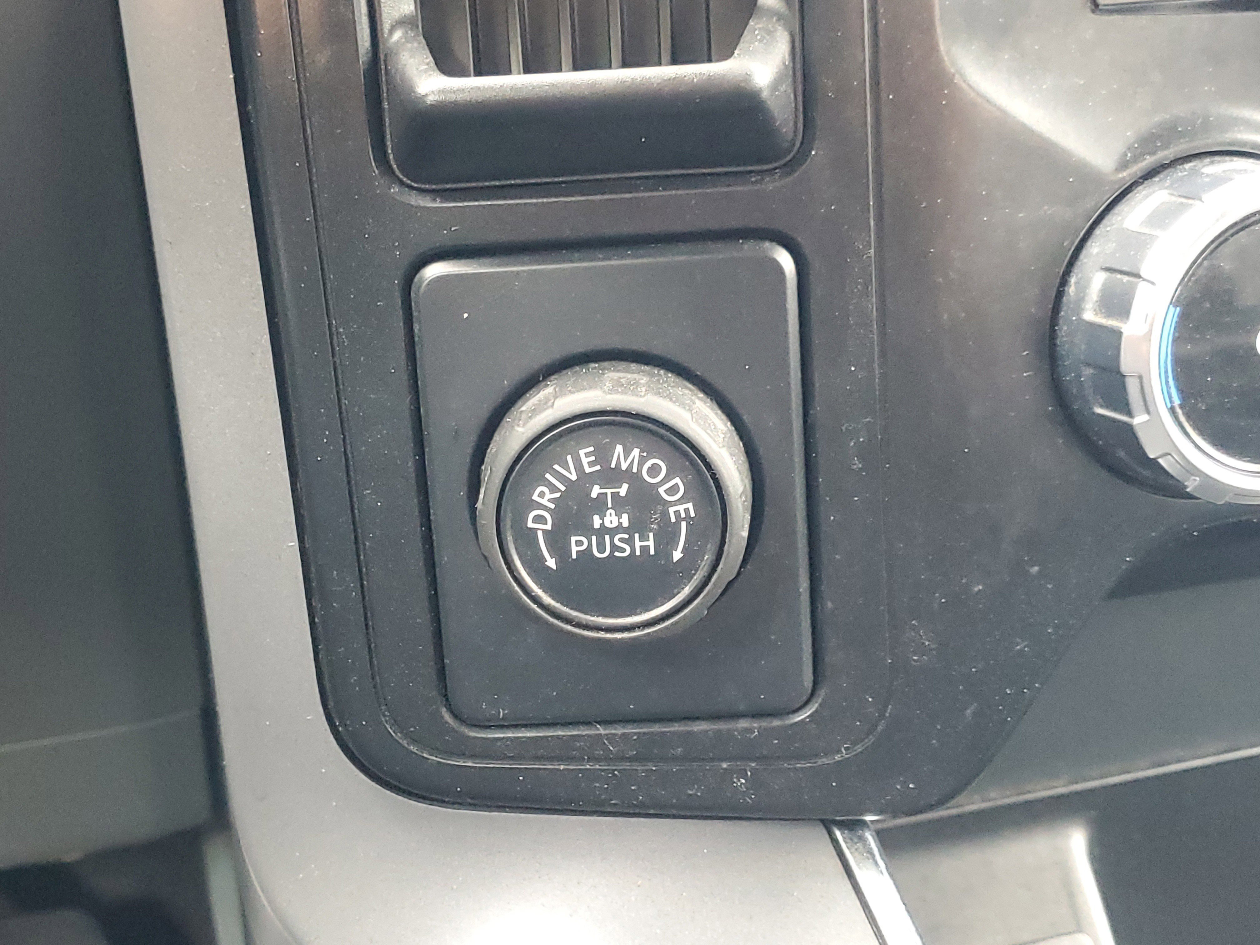 Used 2024 Oxford White Ford XLT image 27