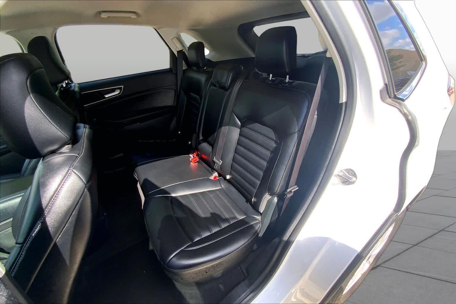 Used 2022 Oxford White Ford SEL image 21