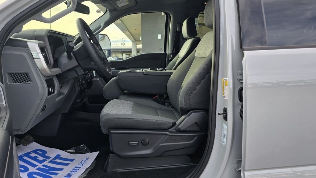 New 2026 Avalanche Ford F-350® XLT image 15