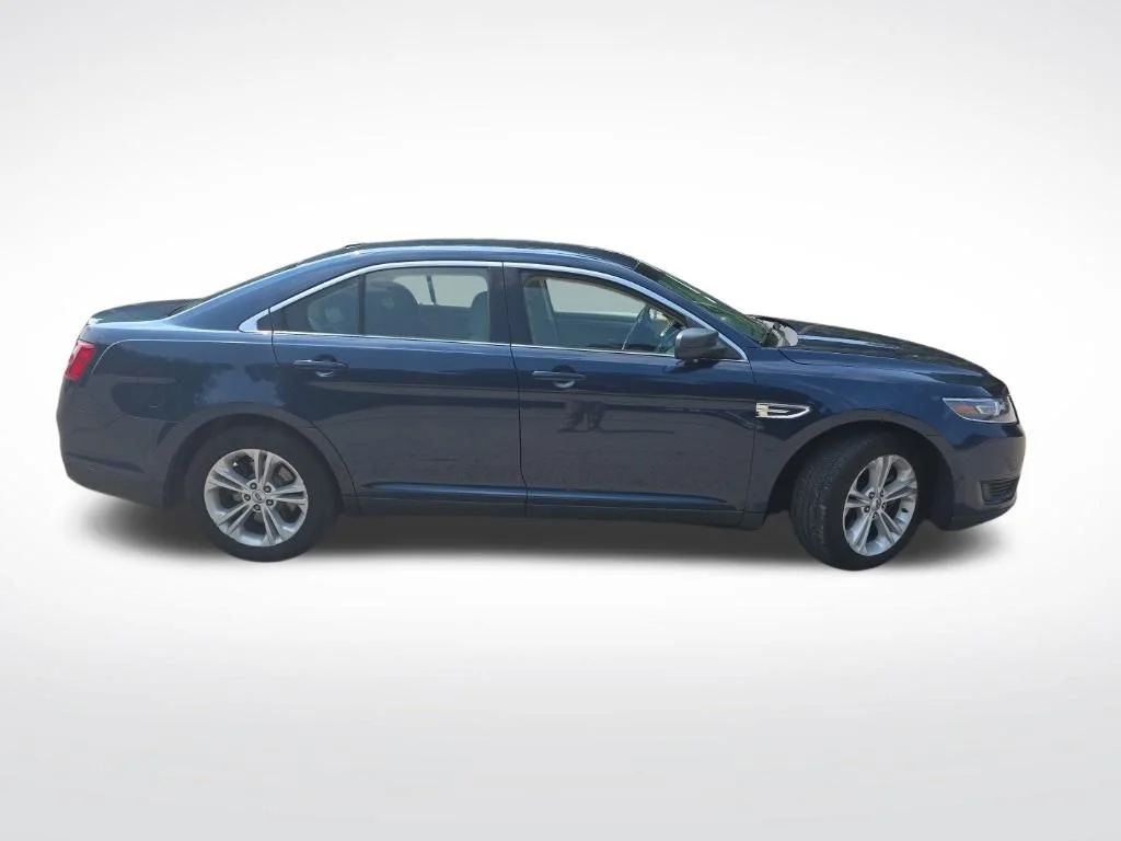 Used 2016  Ford SE image 4
