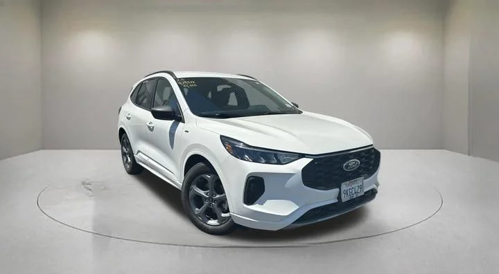 2023 Ford Escape ST-Line FWD's photo