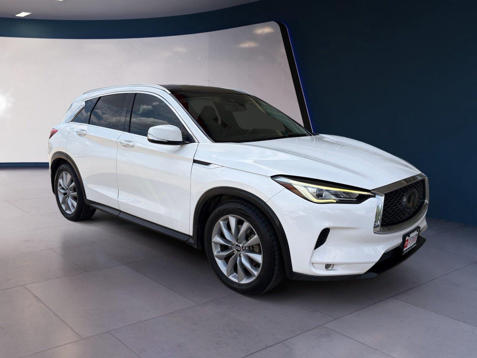 Used 2019 Lunar White INFINITI LUXE image 7