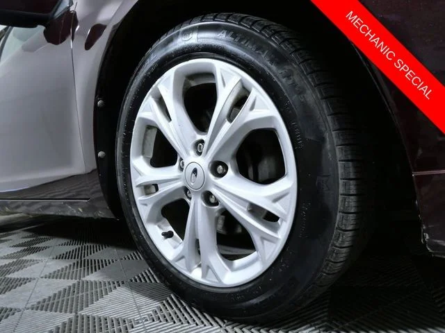 Used 2012 Red Ford SE image 2