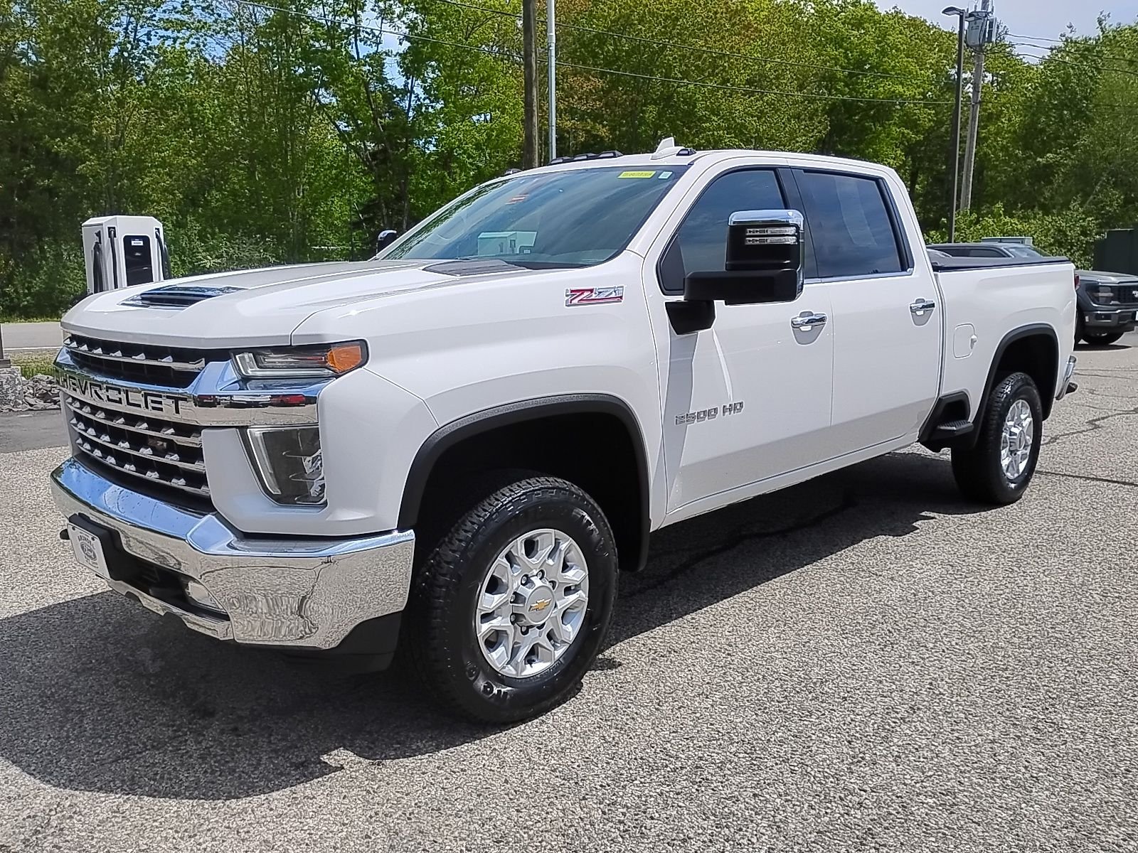 Used 2022 White Chevrolet LTZ image 3