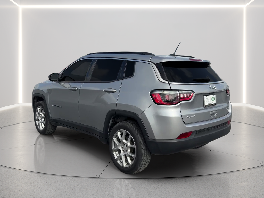 Used 2022 Silver Jeep Latitude Lux image 7