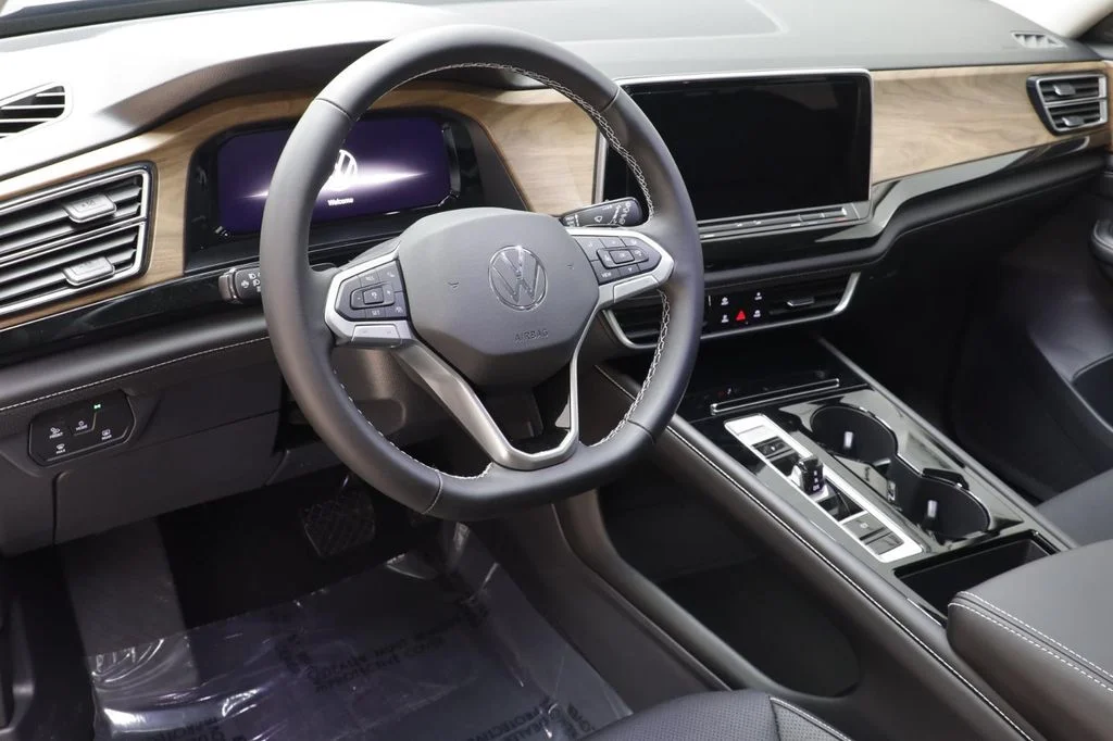 New 2026 Deep Black Volkswagen 2.0T SE w/Technology image 8