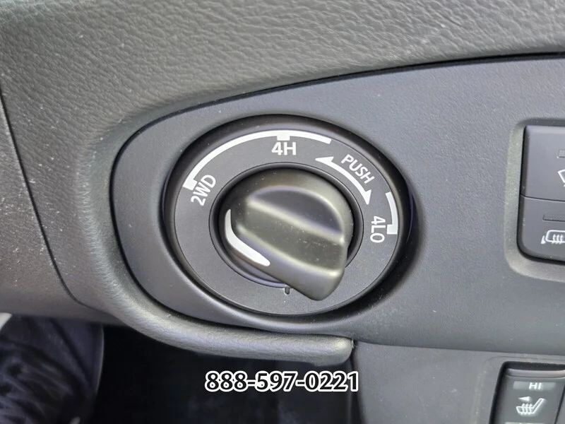 Used 2022 Glacier White NISSAN SV image 28