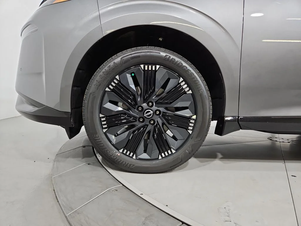 New 2026 Gun Metallic Nissan Platinum image 28