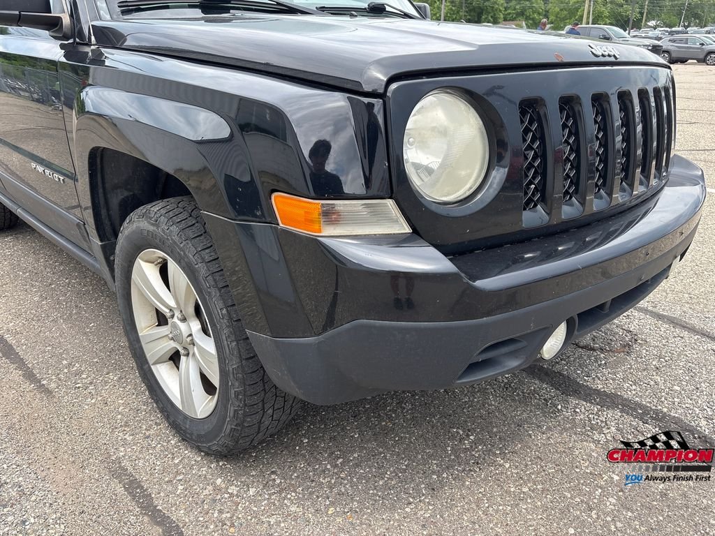 Used 2012 Black Jeep Latitude image 7