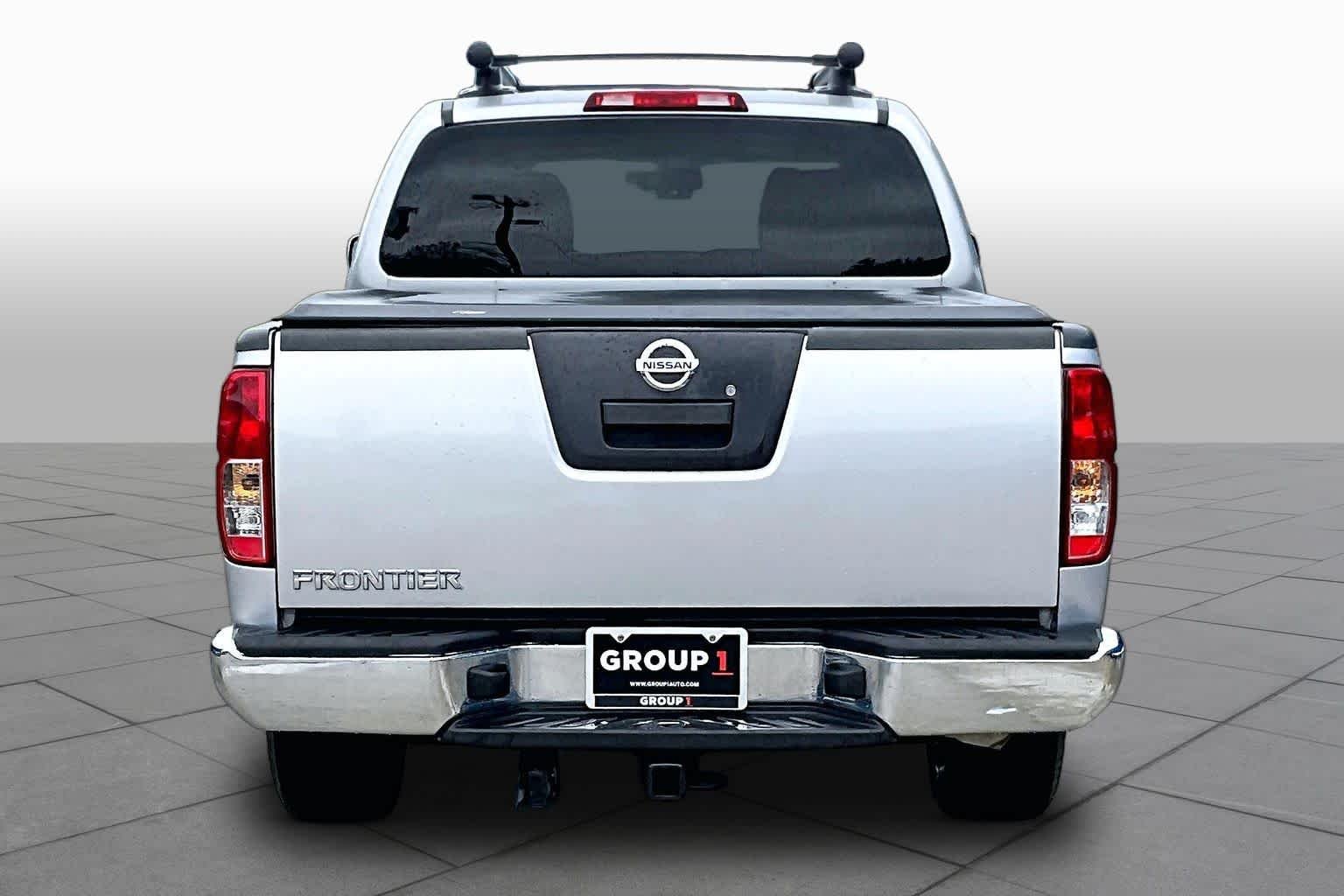 Used 2011 Radiant Silver Nissan SL image 4
