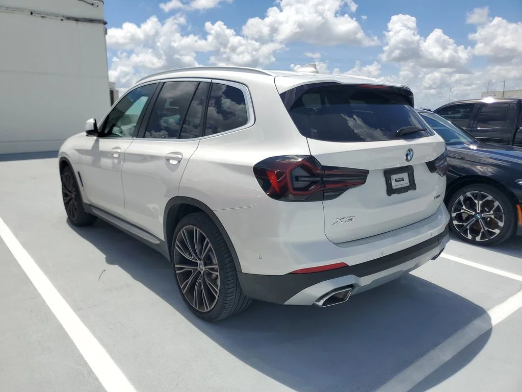 Used 2023 Mineral White Metallic BMW sDrive30i image 4