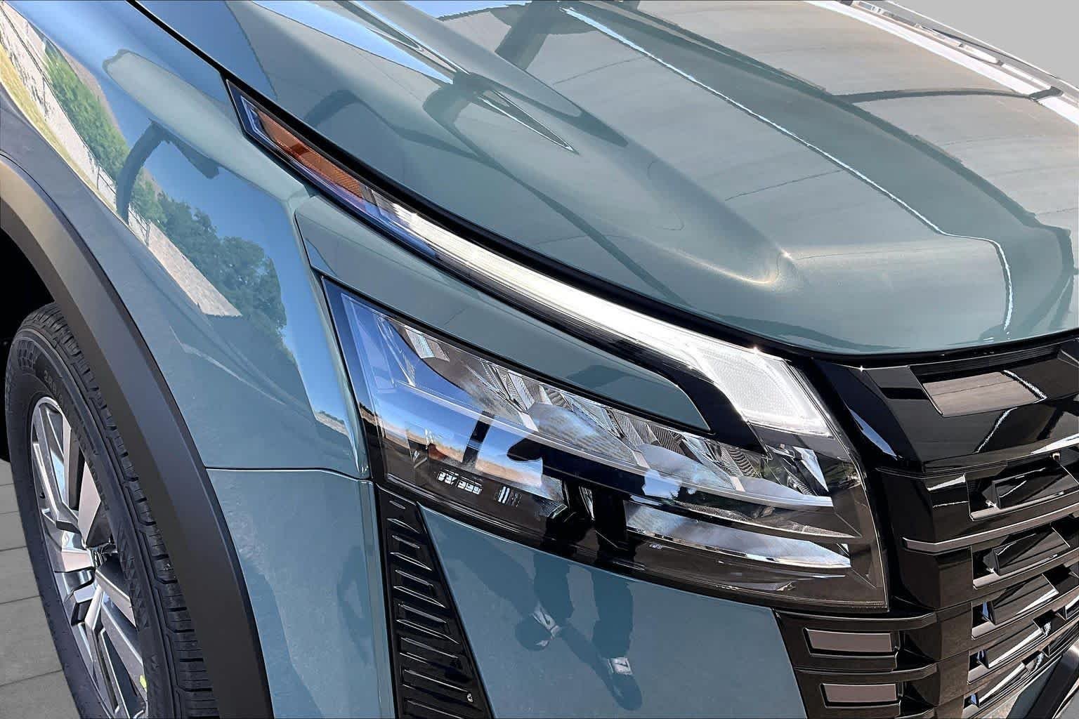 New 2026 Baltic Teal Pearl Nissan SL image 18
