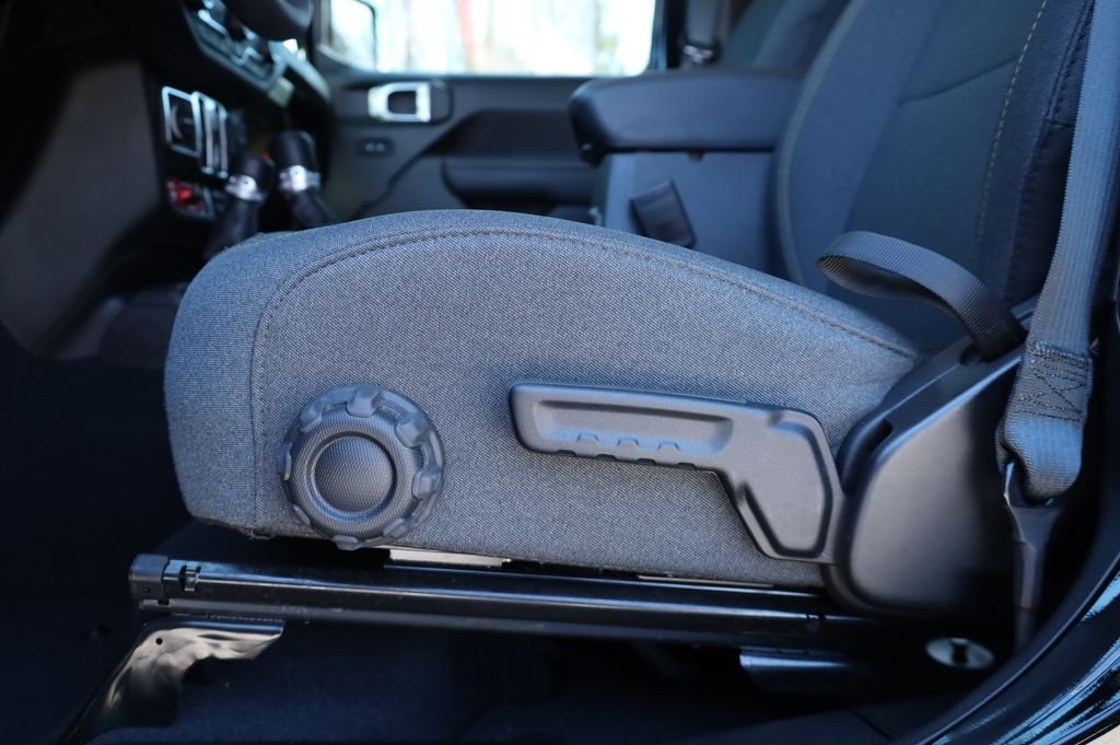 2025 Jeep Gladiator Willys - Photo 23