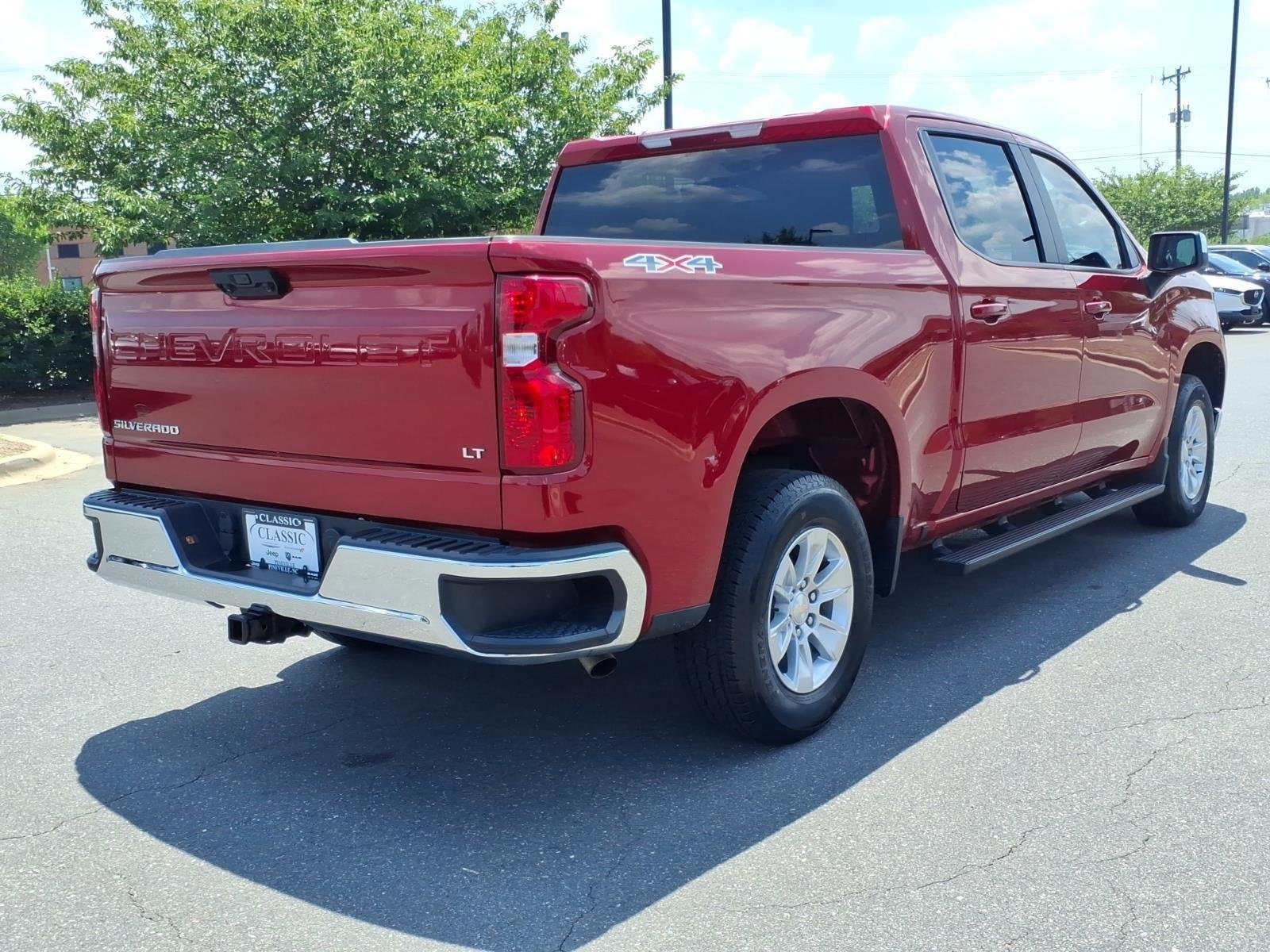 Used 2024  CHEVROLET LT image 2