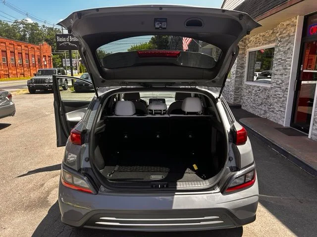 Used 2023 Gray Hyundai SE image 19