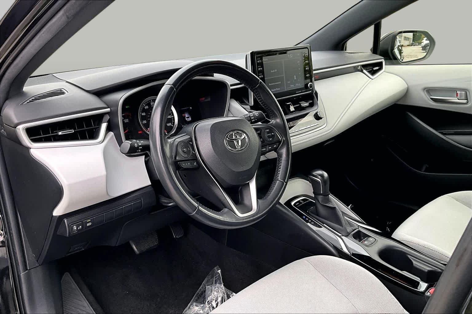 Used 2019 Midnight Black Metallic Toyota SE image 17