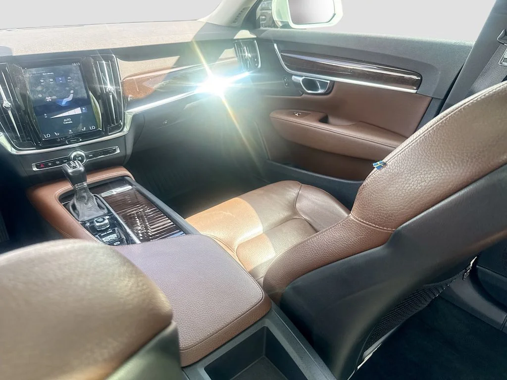 Used 2019  Volvo T5 Momentum image 26