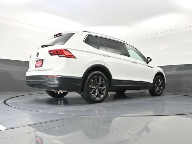 Used 2022 White Volkswagen 2.0T SE image 37