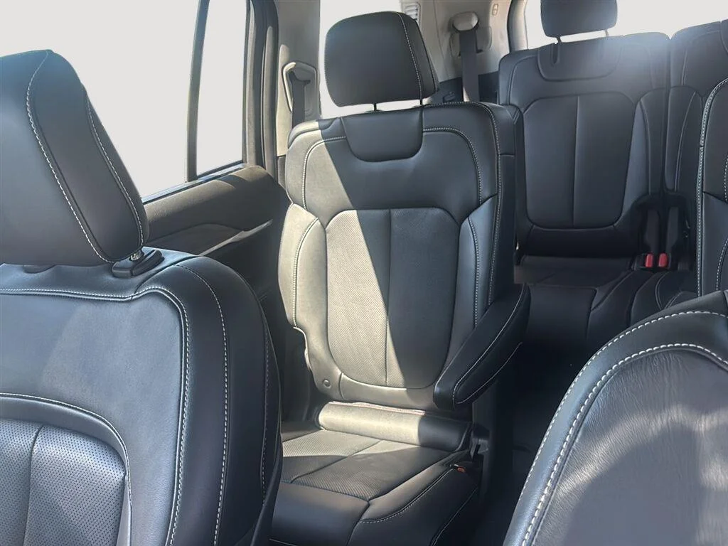 Used 2022 Black Jeep Limited image 3