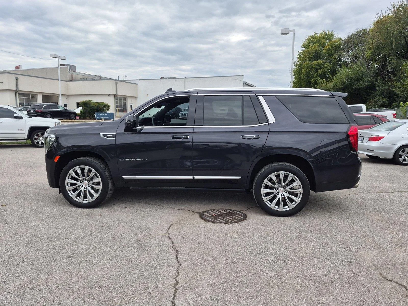 Used 2024 Onyx Black GMC Denali image 2