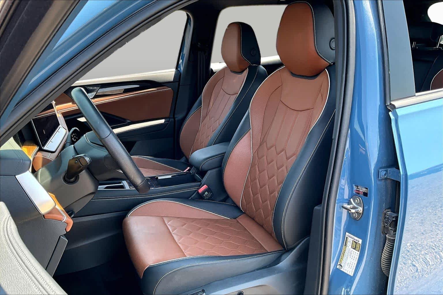 Used 2025 Monterey Blue Pearl Volkswagen SEL R-Line image 6