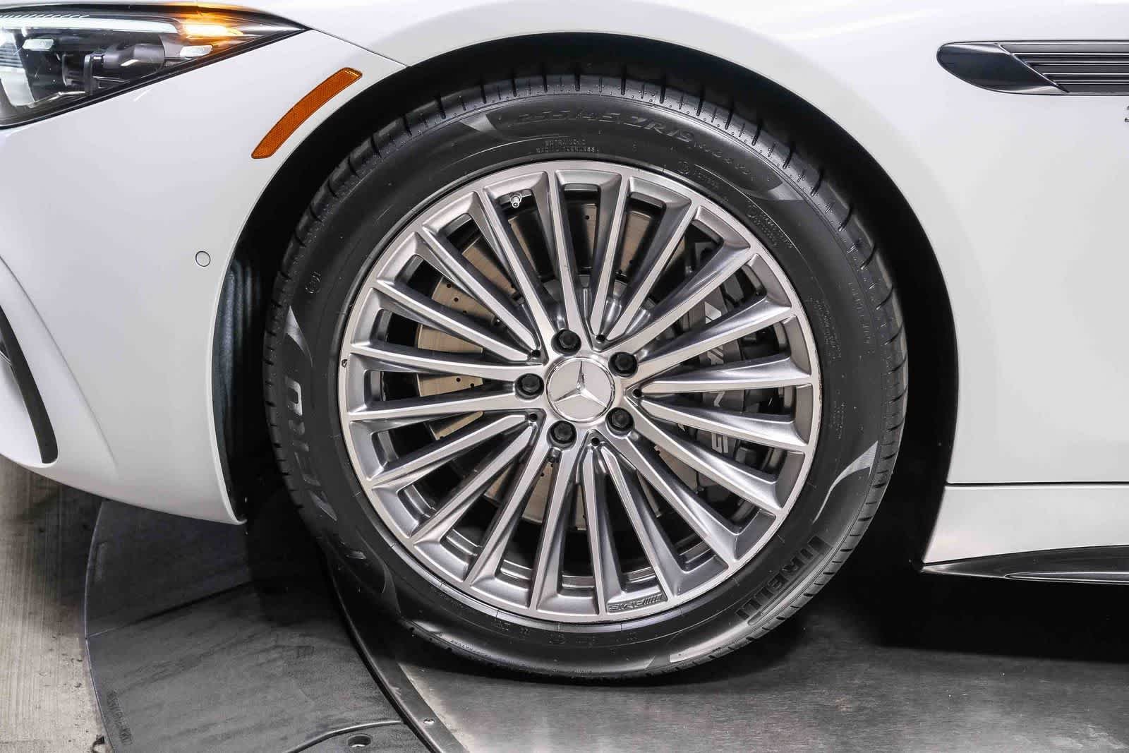 Certified Used 2023 MANUFAKTUR Moonlight White Metallic Mercedes-Benz AMG® SL 43 image 10