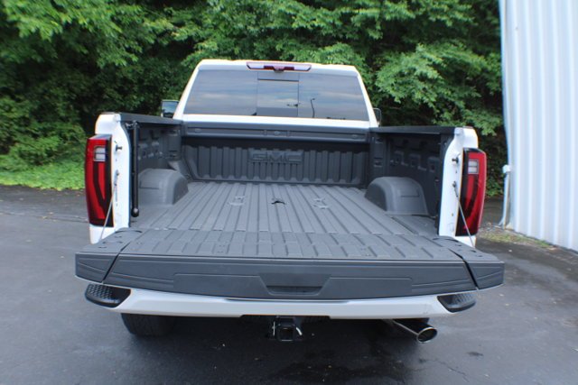 Used 2025 White Frost Tricoat GMC Denali image 20