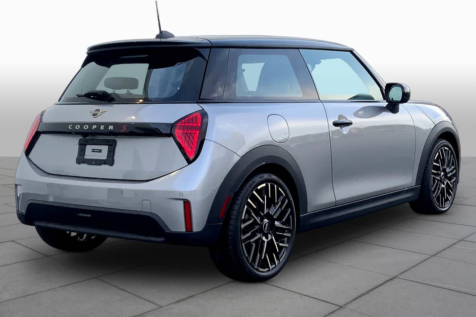 Used 2025 Melting Silver III Metallic MINI Cooper S image 12
