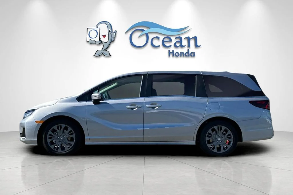 New 2026 Solar Silver Metallic Honda Touring image 4