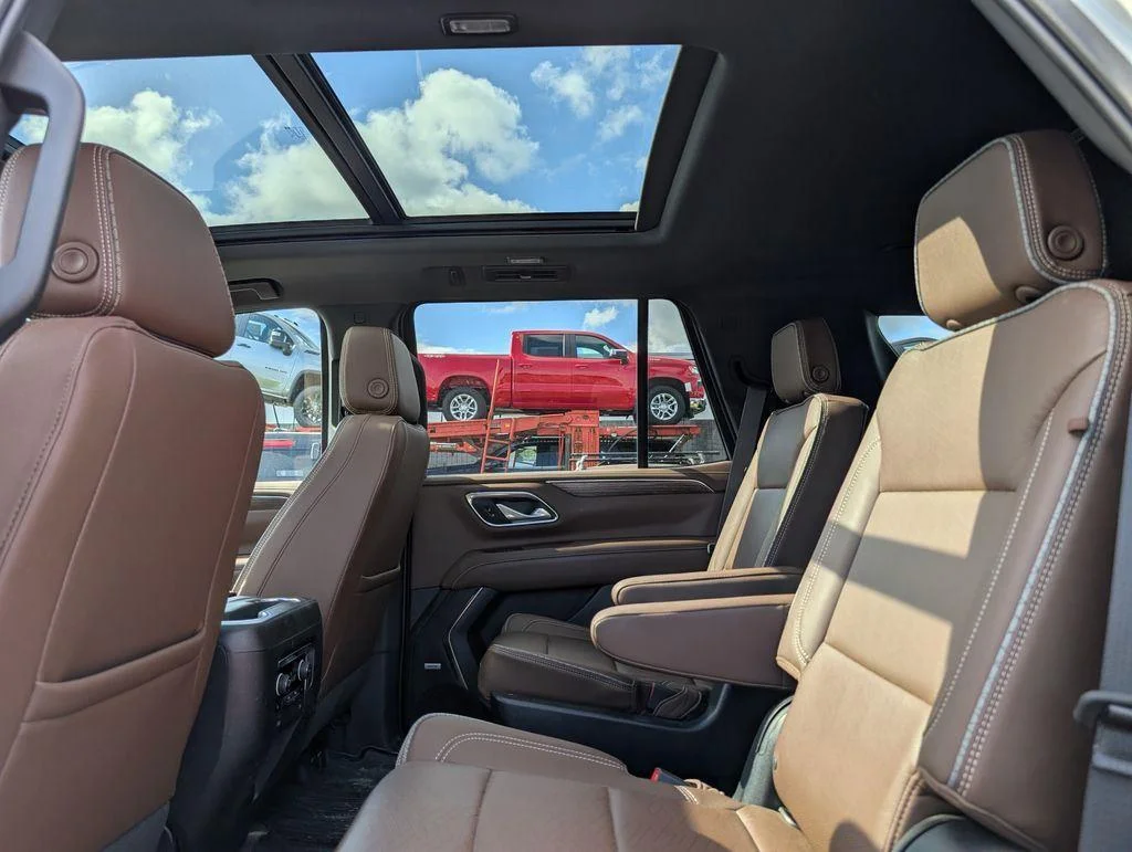 Used 2022 Pearl Chevrolet High Country image 14