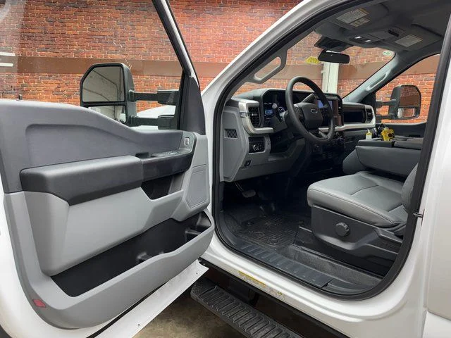 2025 Ford F-550 Super Duty Chassis Cab XL - Photo 9
