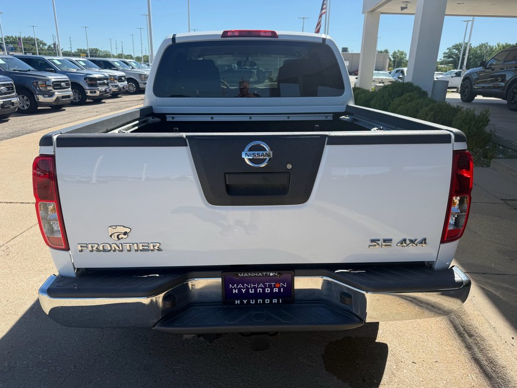 Used 2010 Avalanche Nissan SE image 7