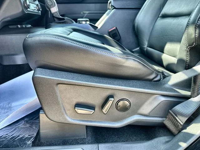 New 2026 Shadow Black Ford Outer Banks® image 16
