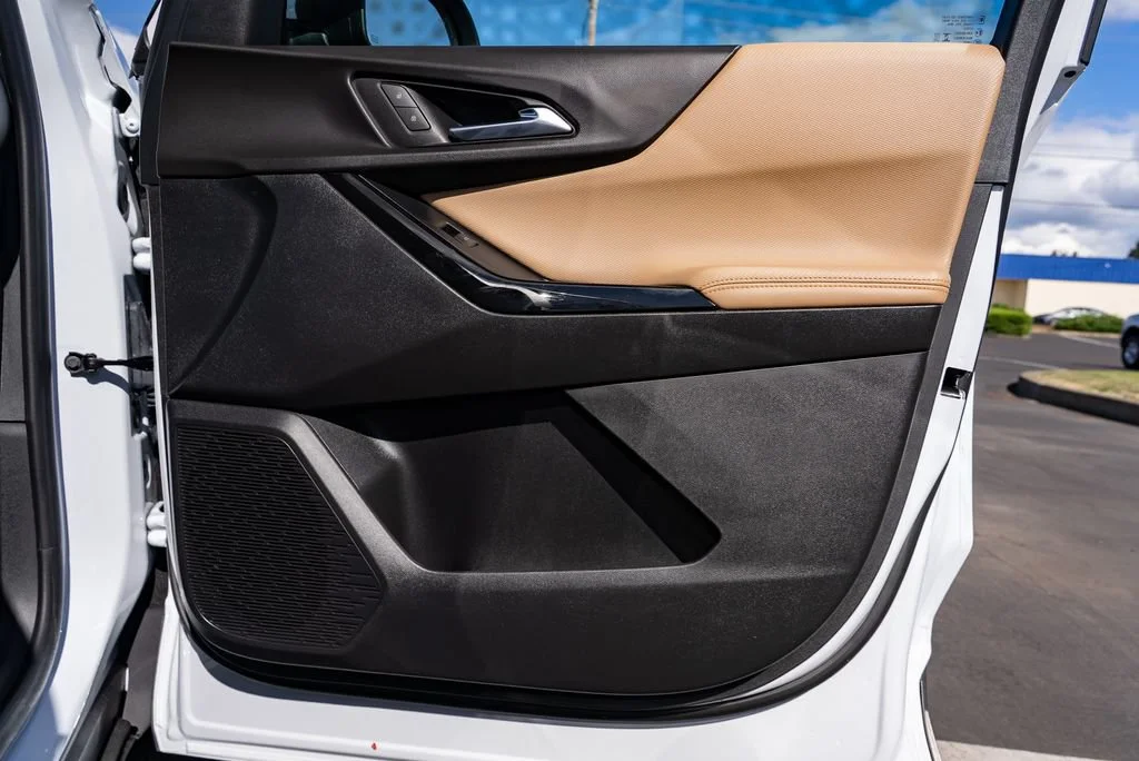 New 2027 Polar White Tricoat Chevrolet ACTIV image 31