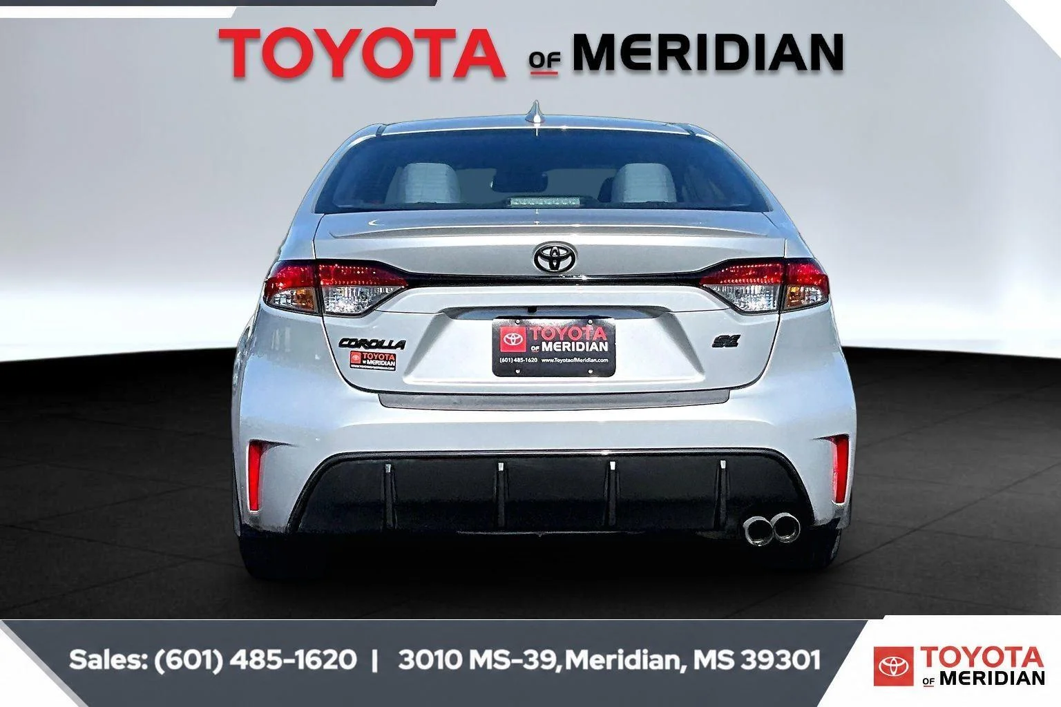 Used 2025 Classic Silver Metallic Toyota SE image 4