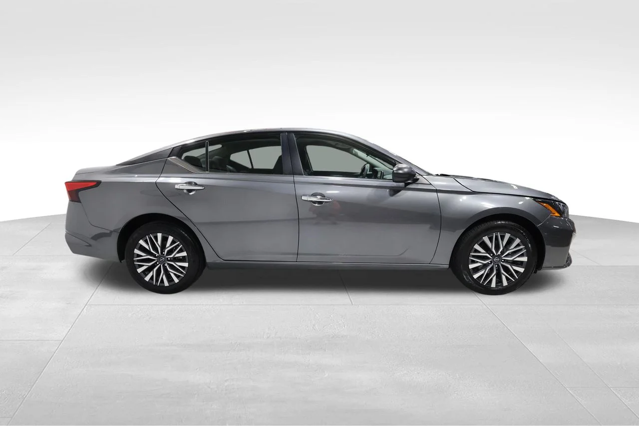Used 2025 Gray Nissan 2.5 SV image 5