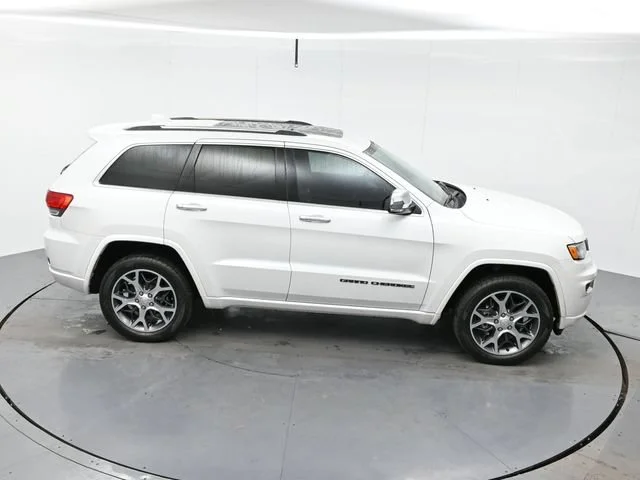 Used 2019 Ivory 3-coat Jeep Overland image 40