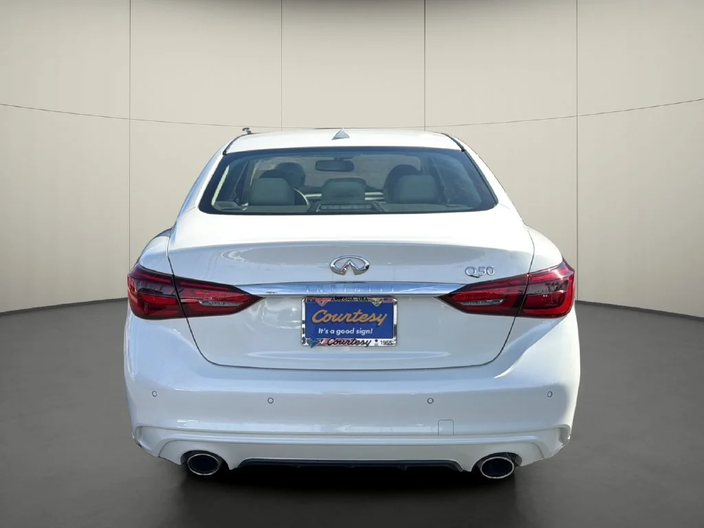 Used 2023 White INFINITI LUXE image 6